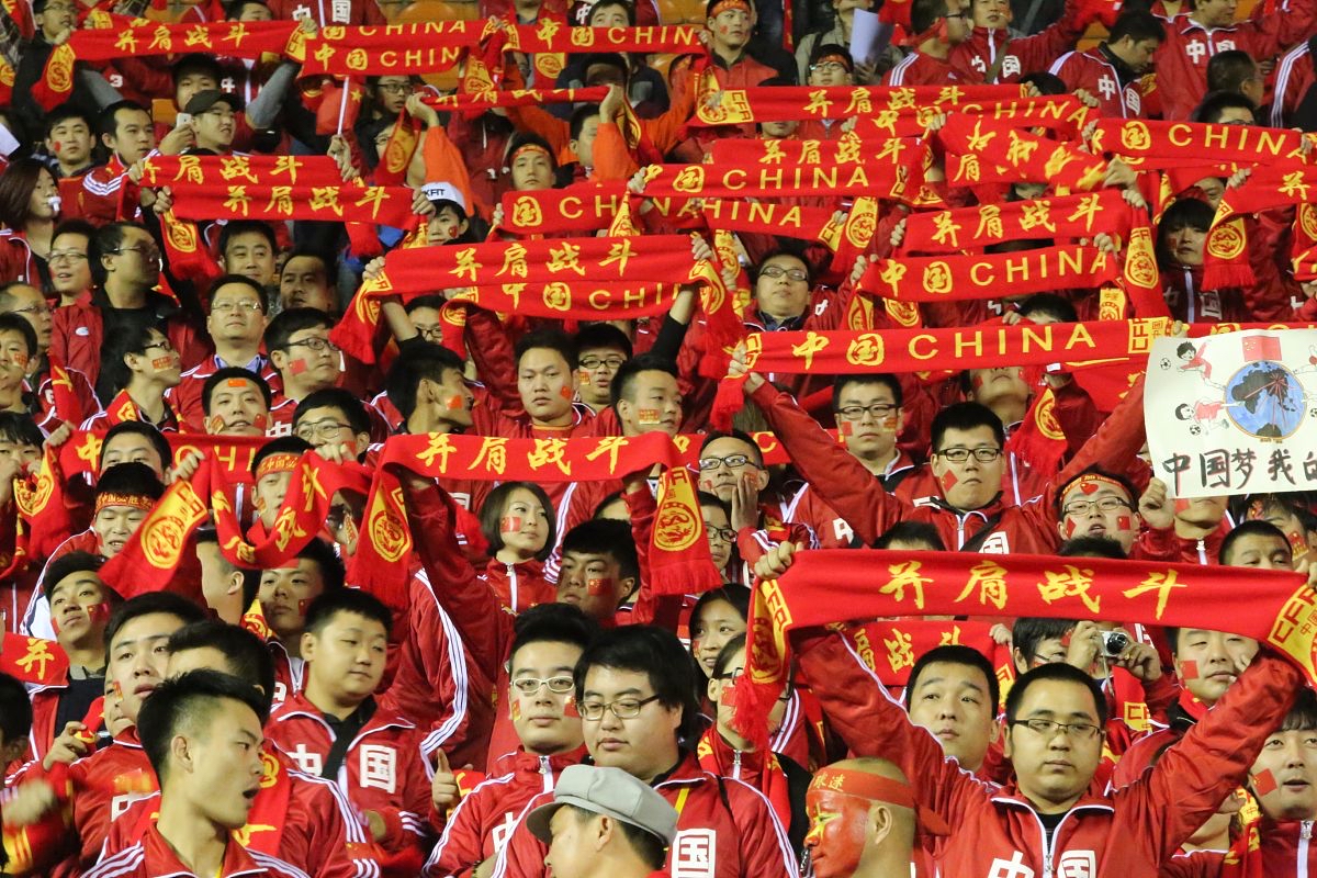 竞争激烈！国内足球联赛再掀战火，球员全力以赴的简单介绍