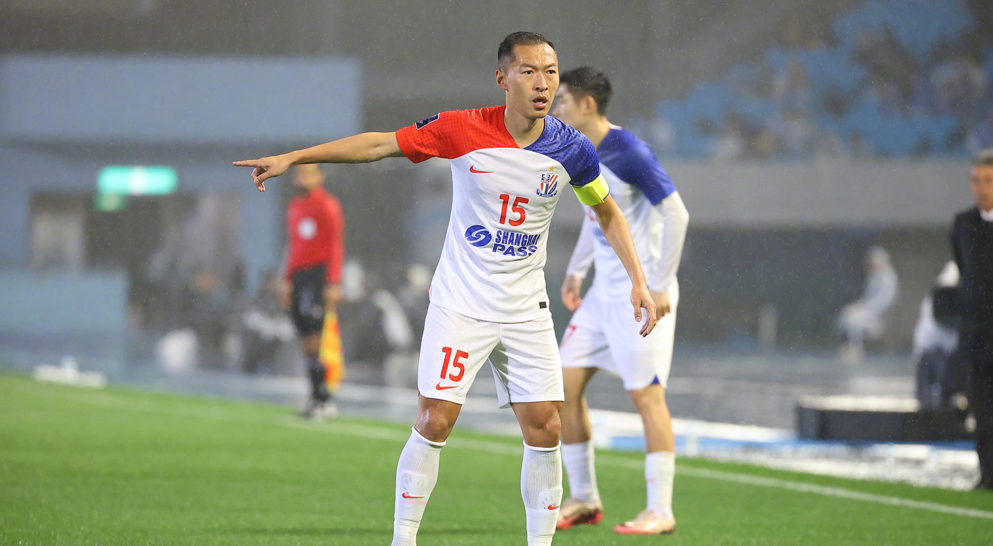 关于申花外援阿马杜参加分组对抗训练；此前他的信息