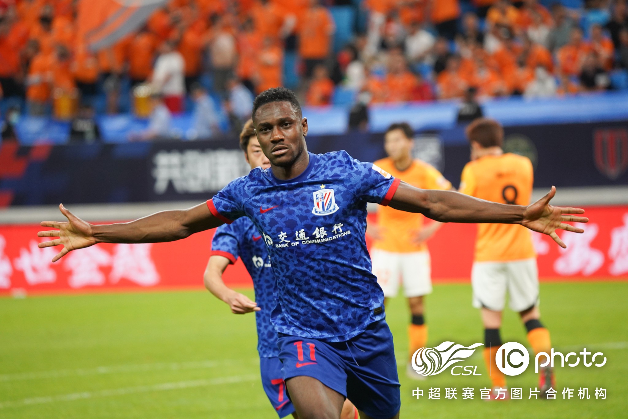 关于申花外援阿马杜参加分组对抗训练；此前他的信息