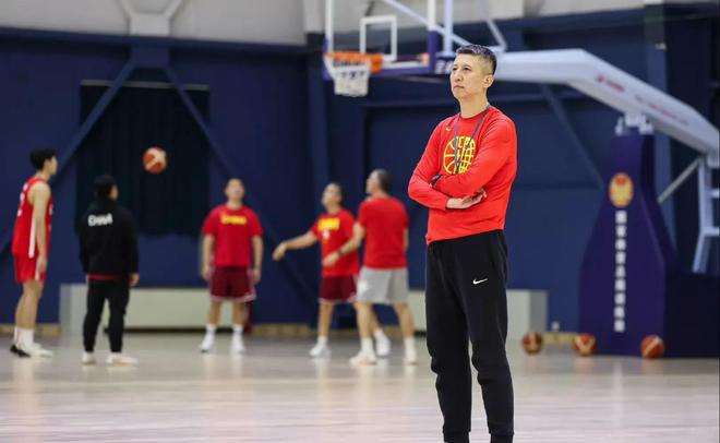 包含中国男篮：球队已启程前往西班牙开启欧洲拉练的词条