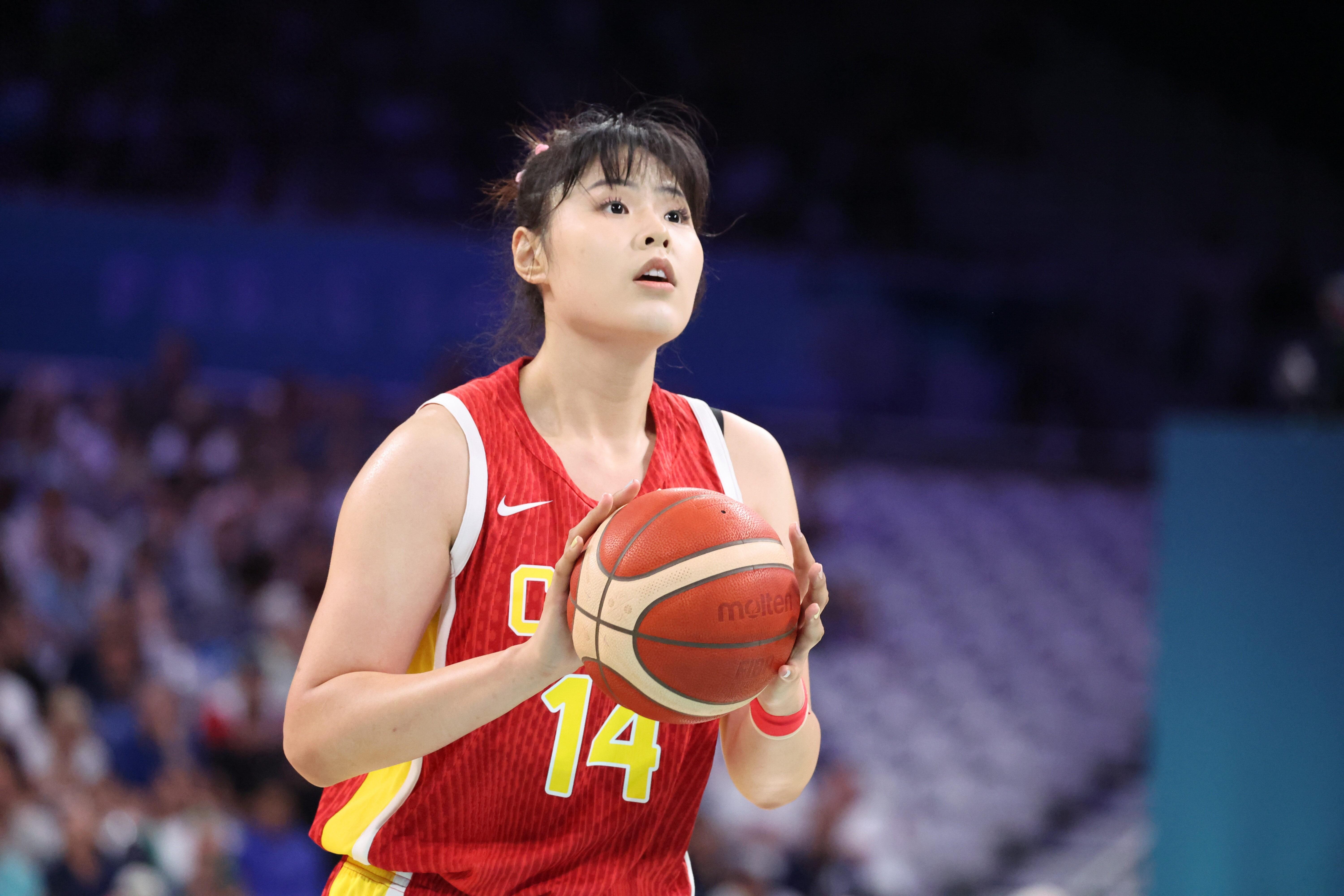 李月汝首发砍10分15板篮板创WNBA生涯新高的简单介绍