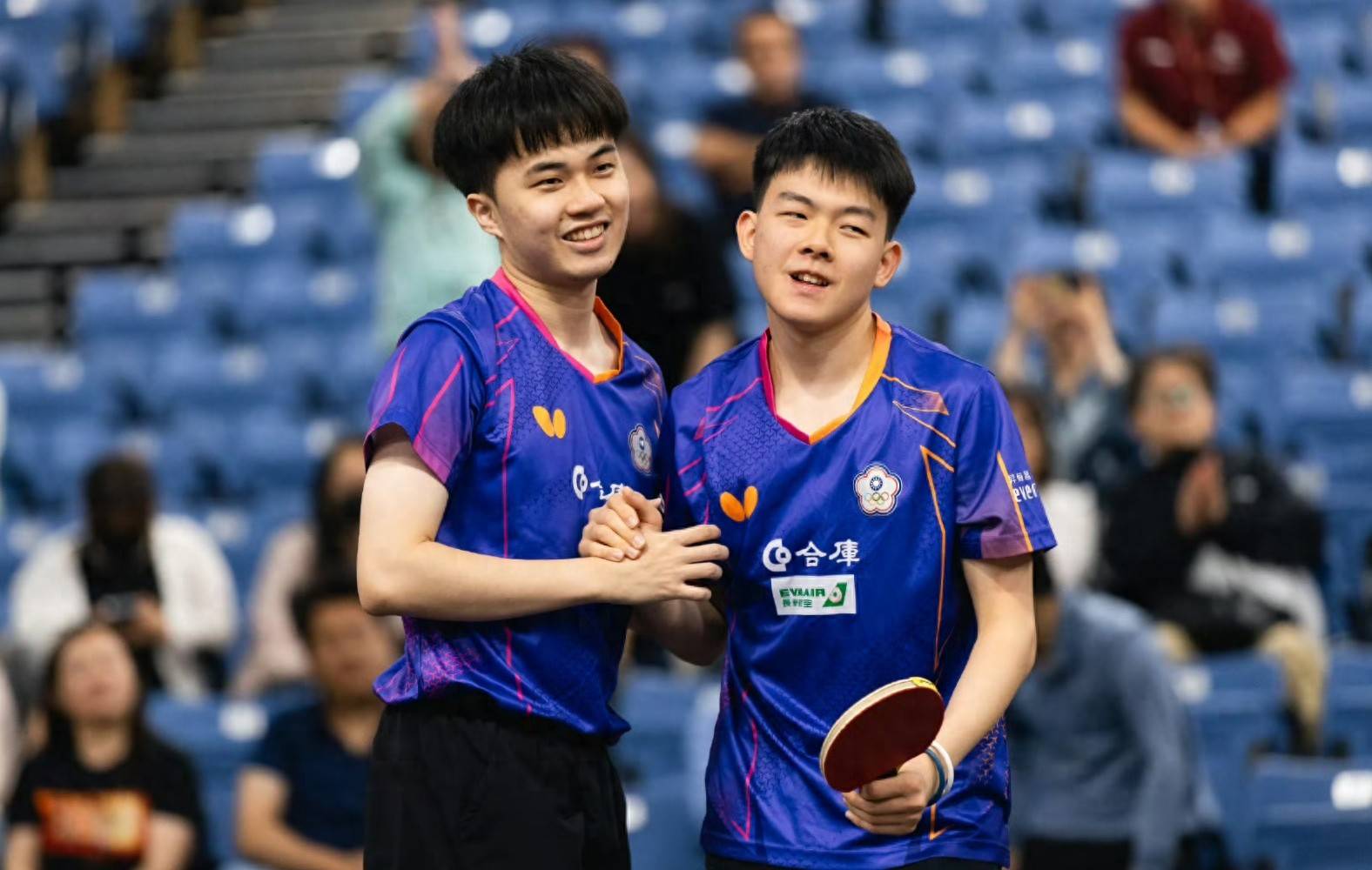 关于为队友复仇！兴邦组合2-1世界第五夺日本赛混双冠军的信息