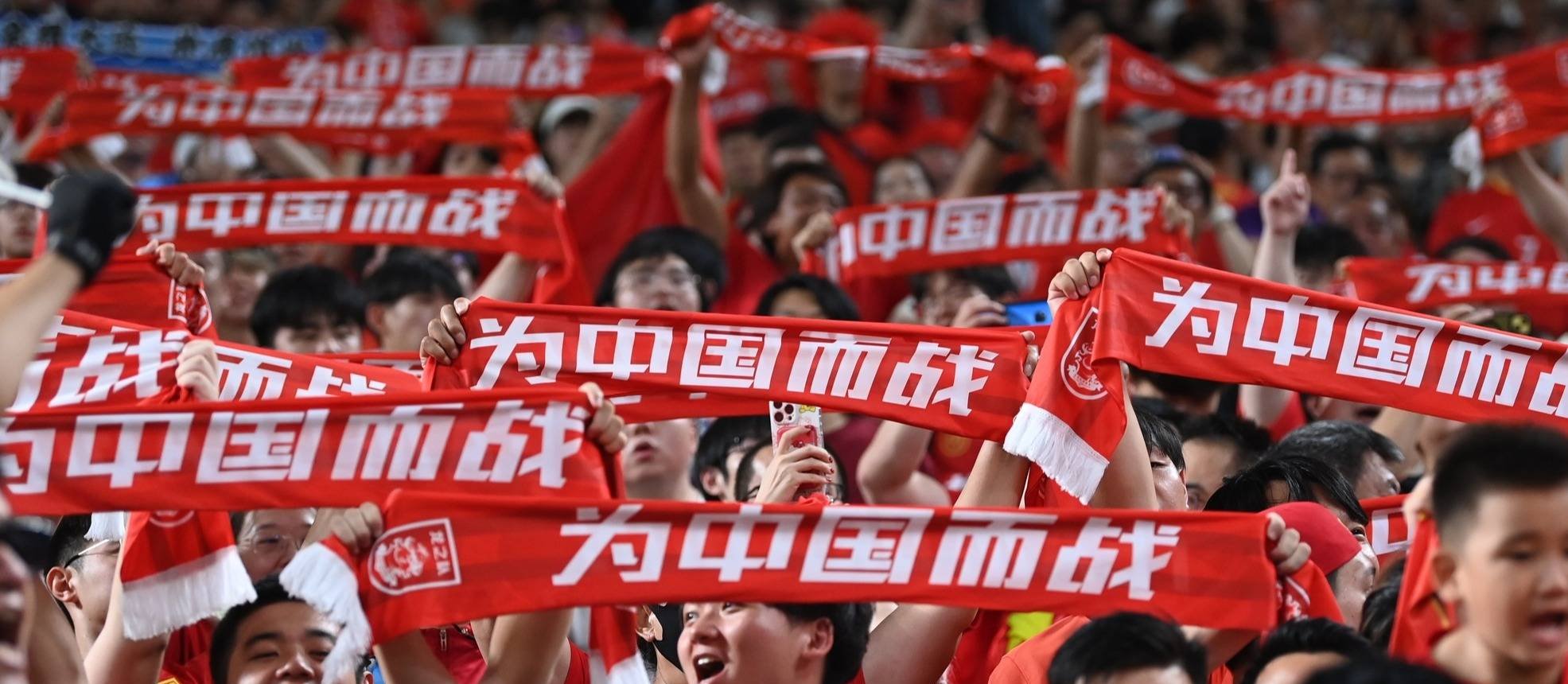 欲罢不能！足球赛场战局蜂拥而至